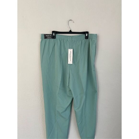 Alfred Dunner Women's Twill Mid-Rise Straight Leg Short Length Pant Size… - Picture 6 of 8